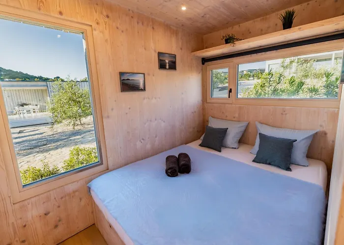 Apartman Buqez - 13 *